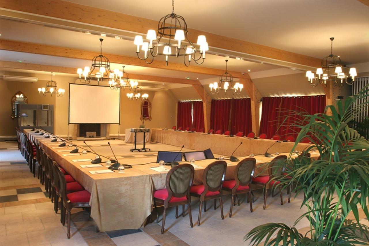Chateau D'Augerville Golf & Spa Resort المظهر الخارجي الصورة