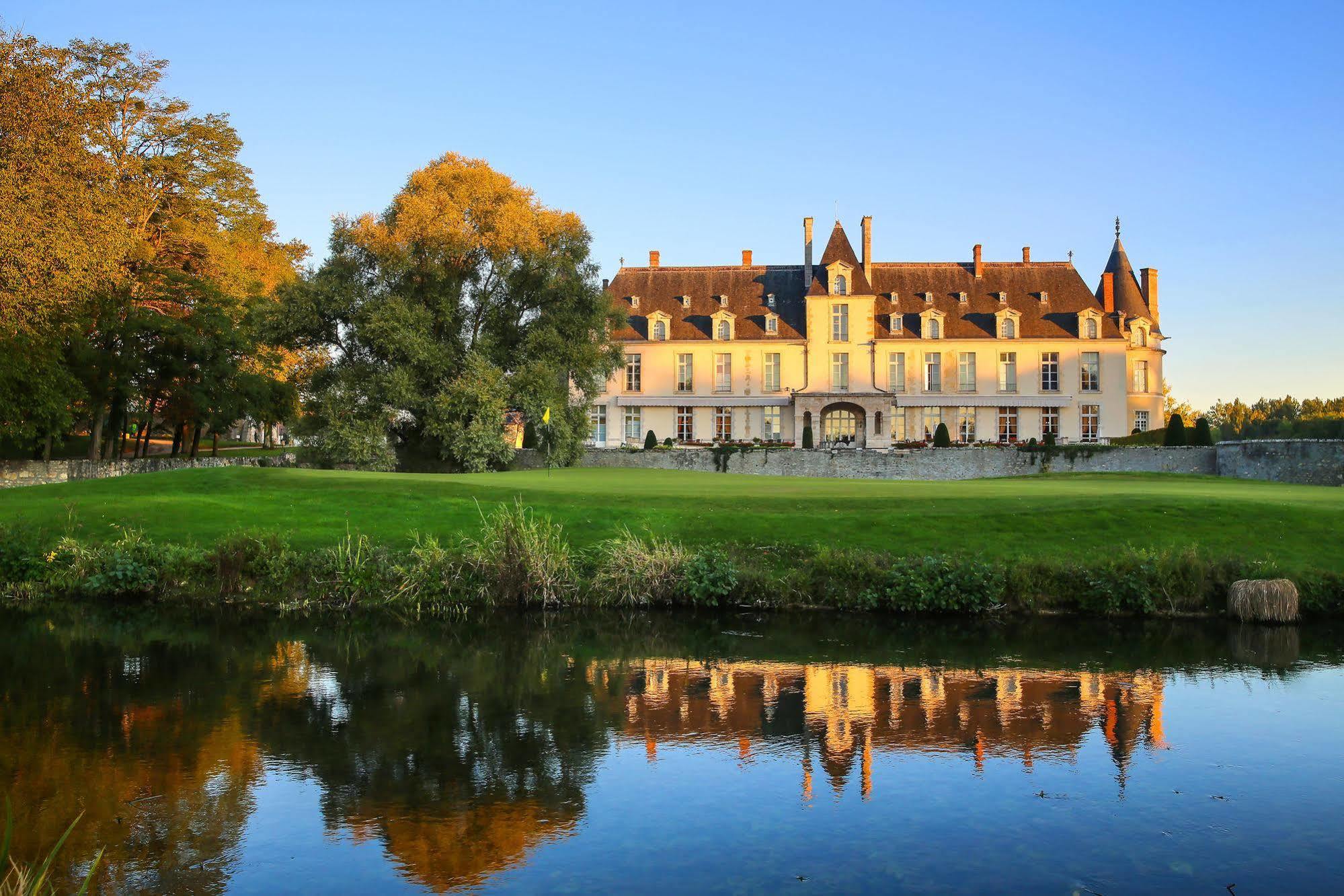 Chateau D'Augerville Golf & Spa Resort المظهر الخارجي الصورة